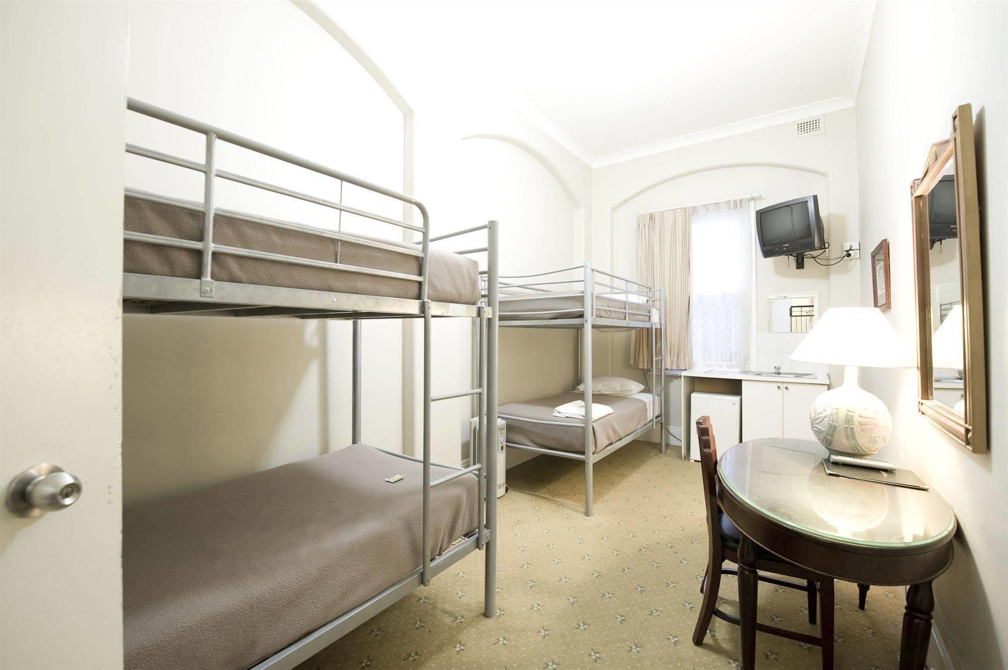 Woolbrokers Hostel *
