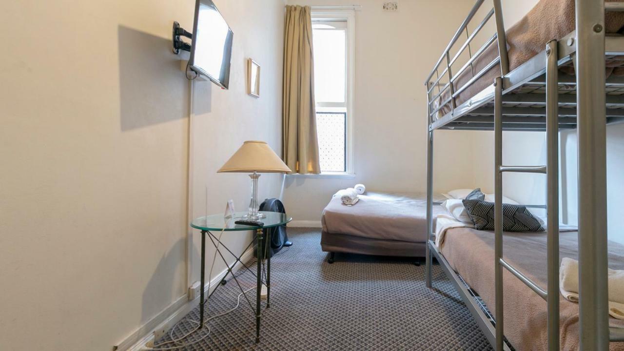 Woolbrokers Hostel *